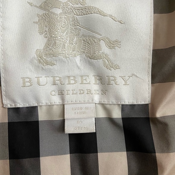 Burberry Kids Puffer Jacket in Burgundy - Picture 7 of 12